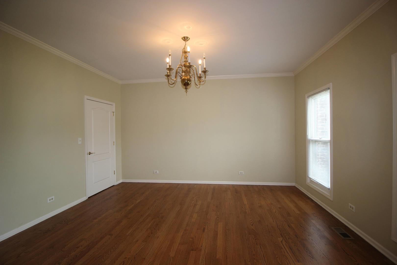 965 Harmon Boulevard Hoffman Estates, IL 60169 - Photo 3 of 15