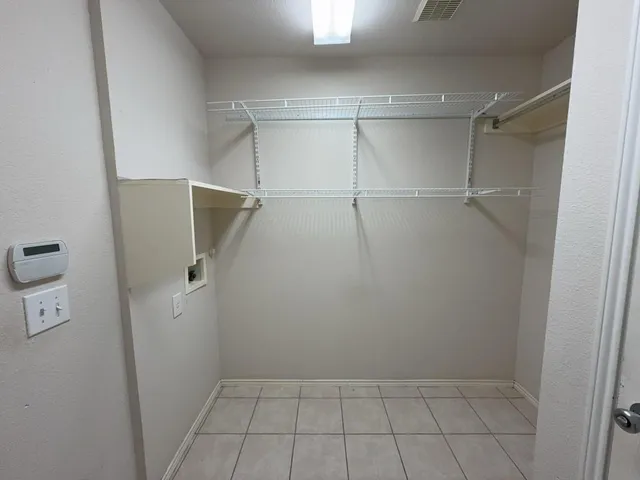 a view of utility room