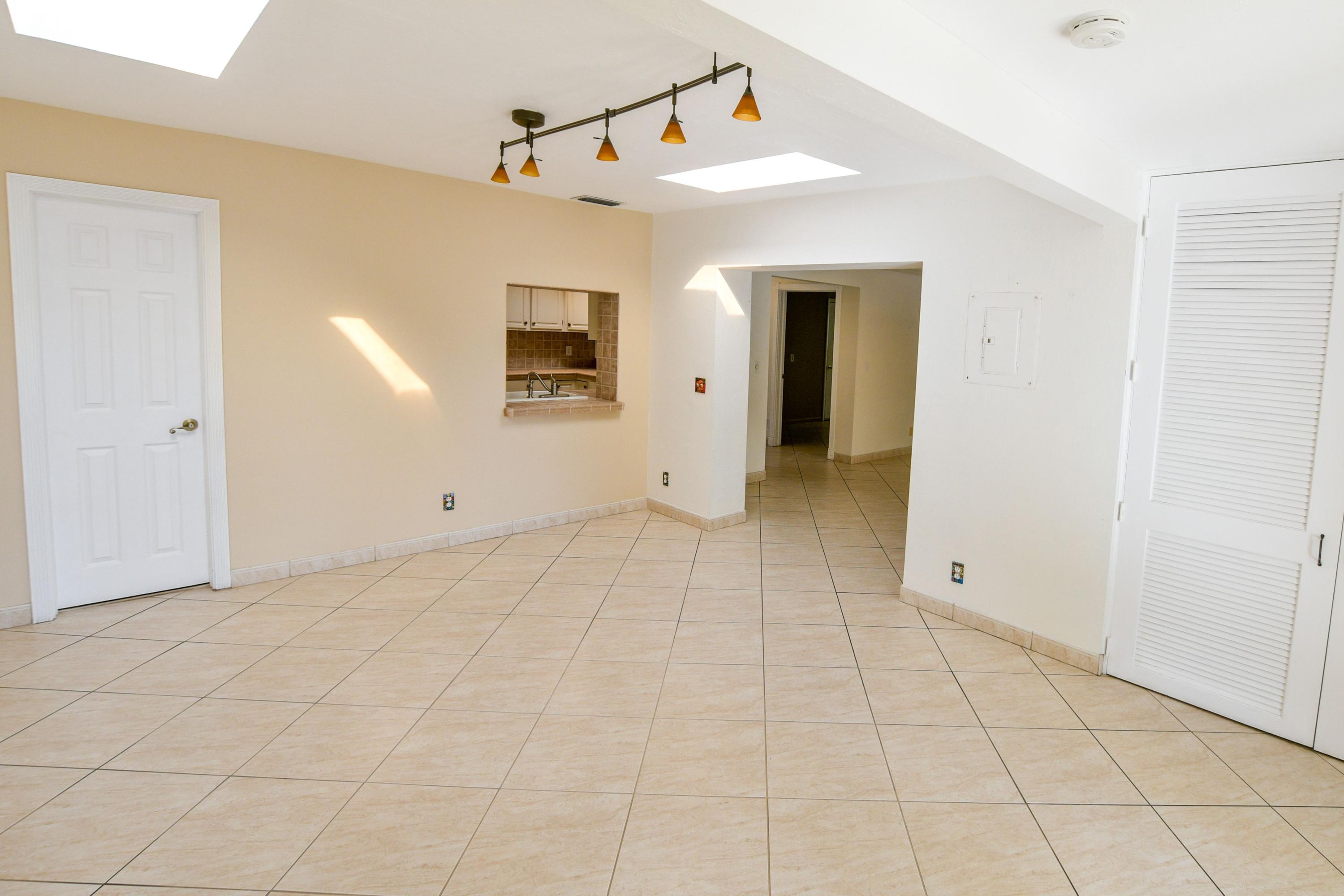 2462 Flamingo Road Palm Beach Gardens, FL 33410 - Photo 14 of 39 Dining Rm v2