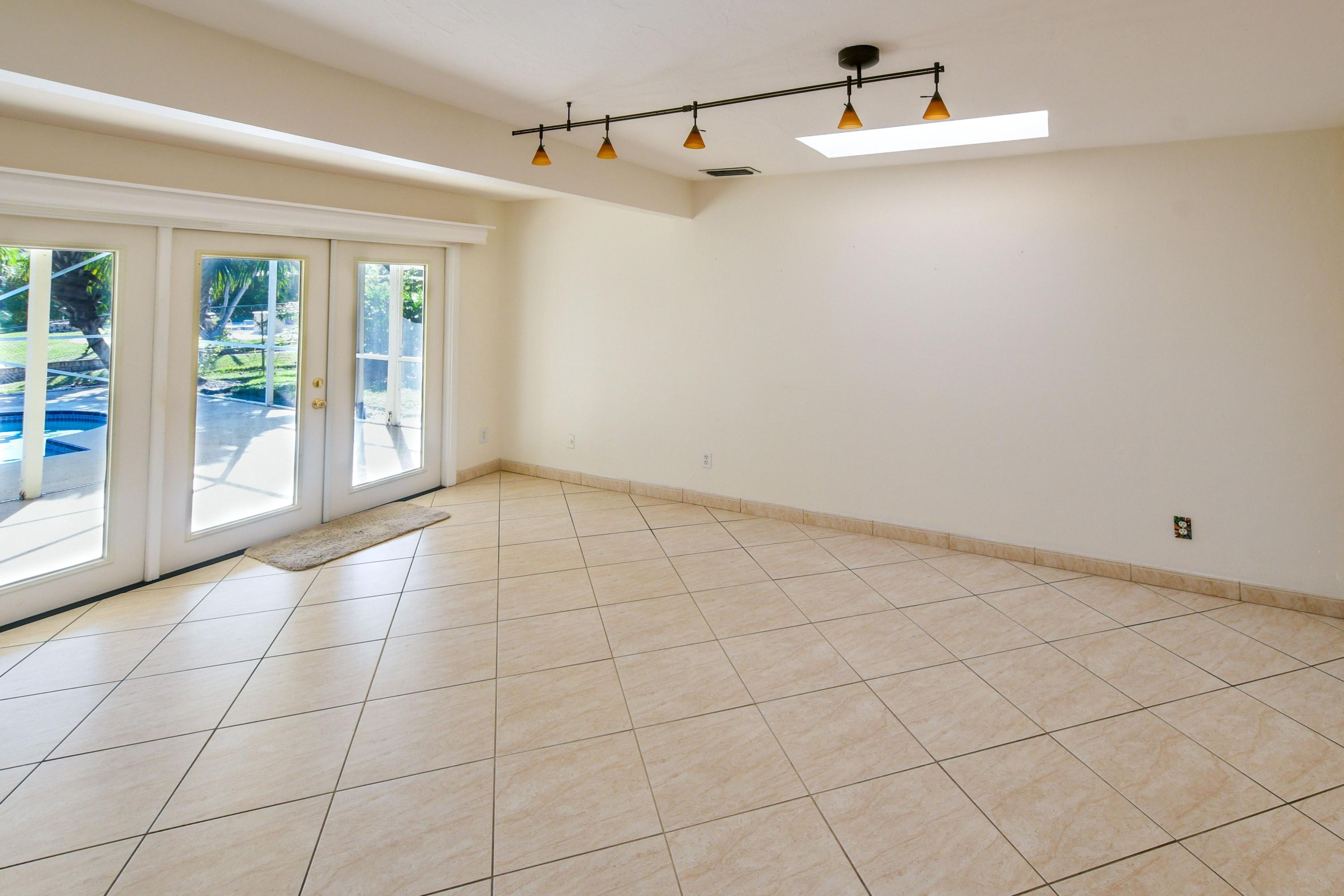 2462 Flamingo Road Palm Beach Gardens, FL 33410 - Photo 15 of 39 Dining Rm v1