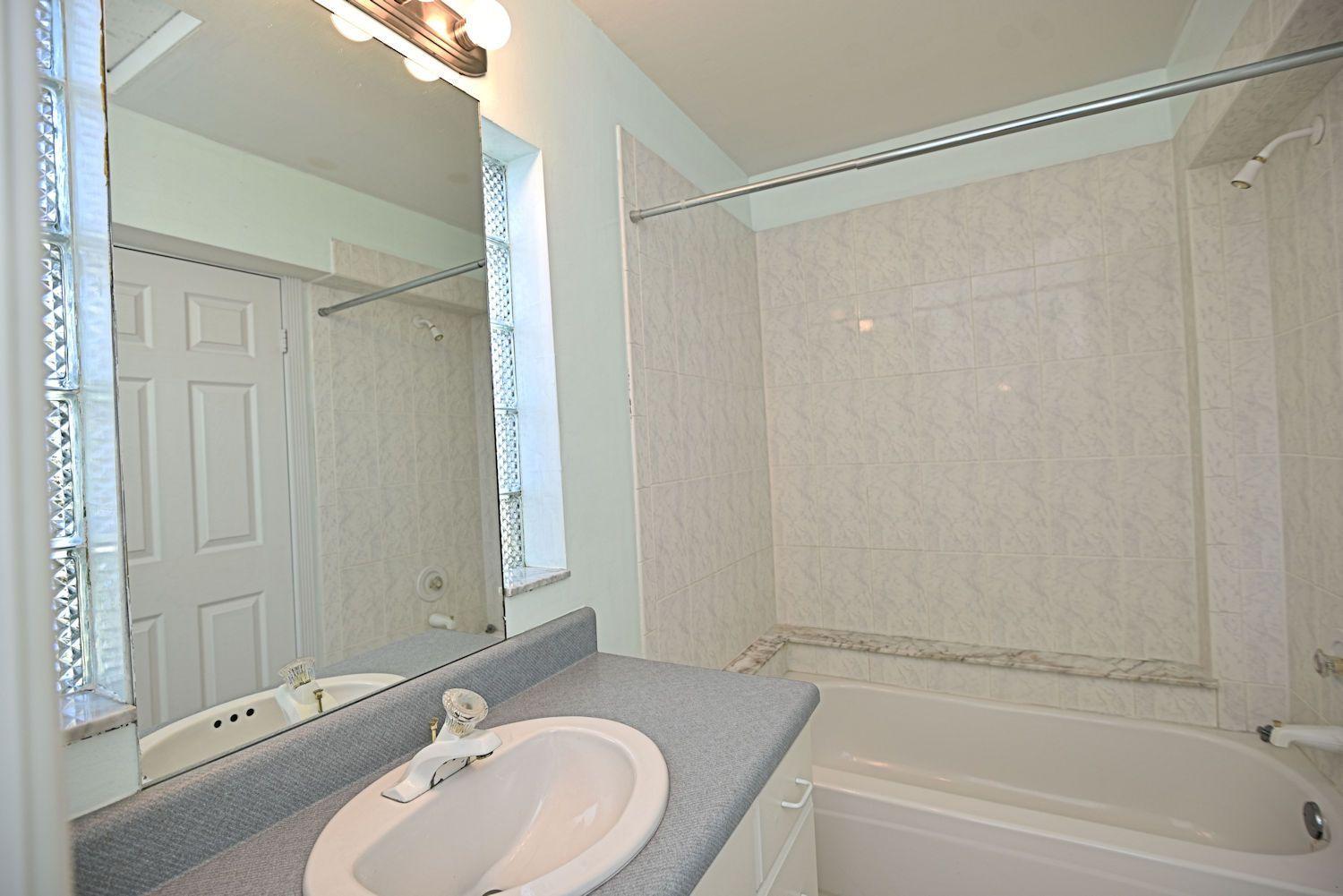 2462 Flamingo Road Palm Beach Gardens, FL 33410 - Photo 20 of 39 Bath 2