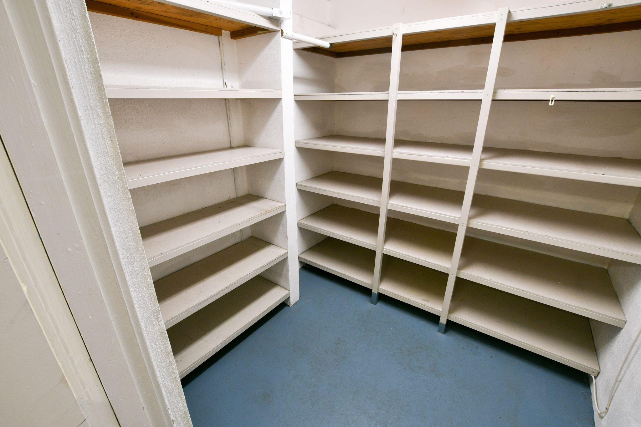 2462 Flamingo Road Palm Beach Gardens, FL 33410 - Photo 28 of 39 Closet off laundry