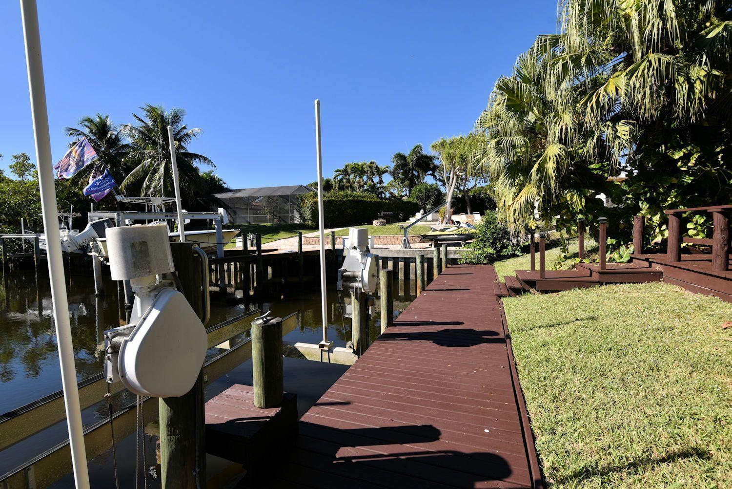 2462 Flamingo Road Palm Beach Gardens, FL 33410 - Photo 38 of 39 Dock and Lift