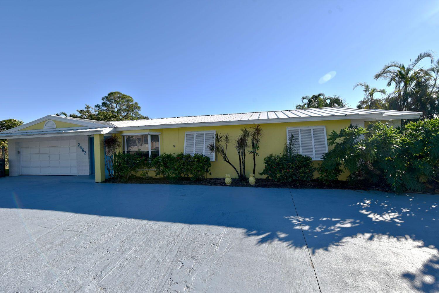 2462 Flamingo Road Palm Beach Gardens, FL 33410 - Photo 7 of 39 Front