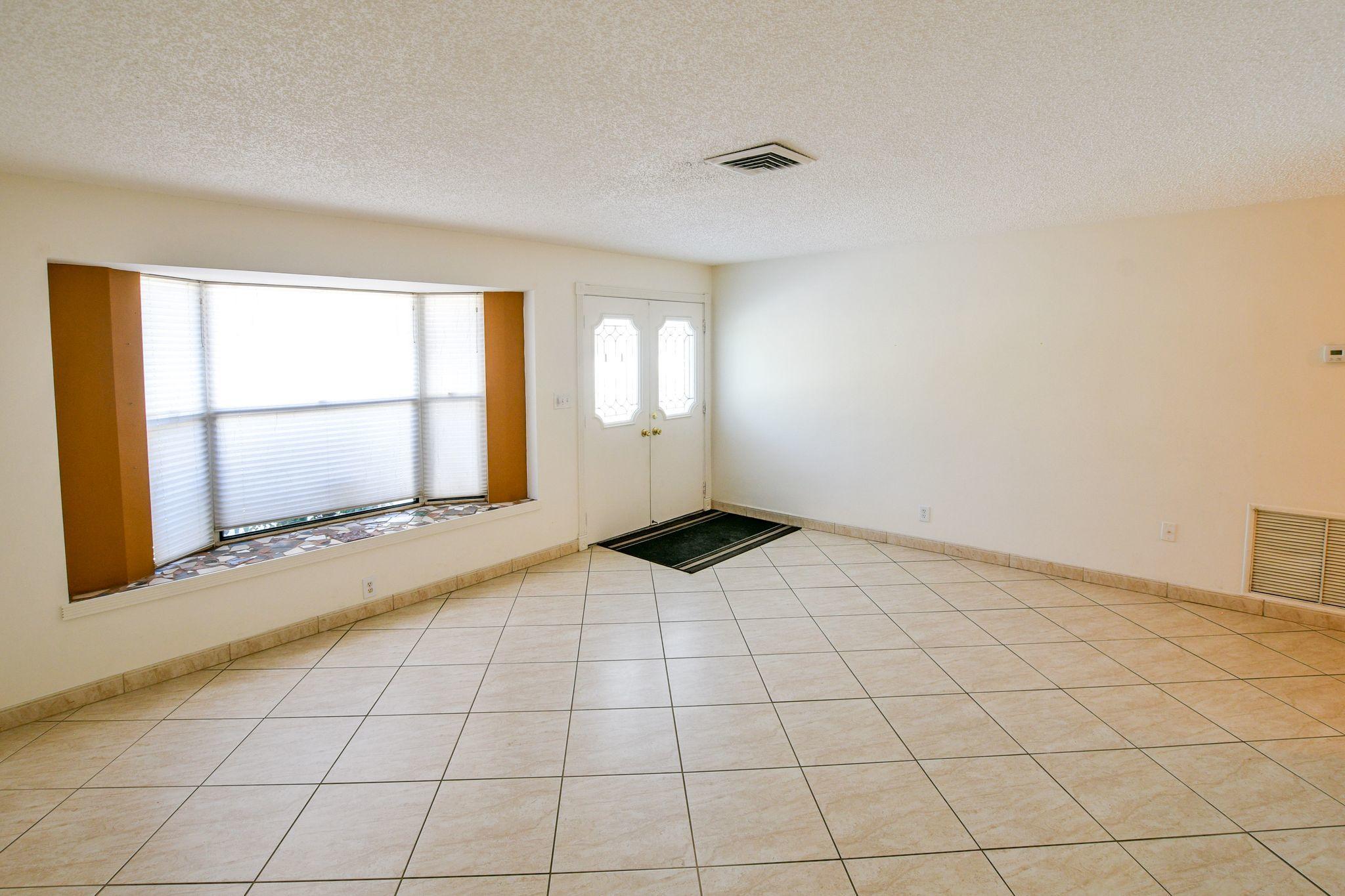 2462 Flamingo Road Palm Beach Gardens, FL 33410 - Photo 8 of 39 Living Rm v2