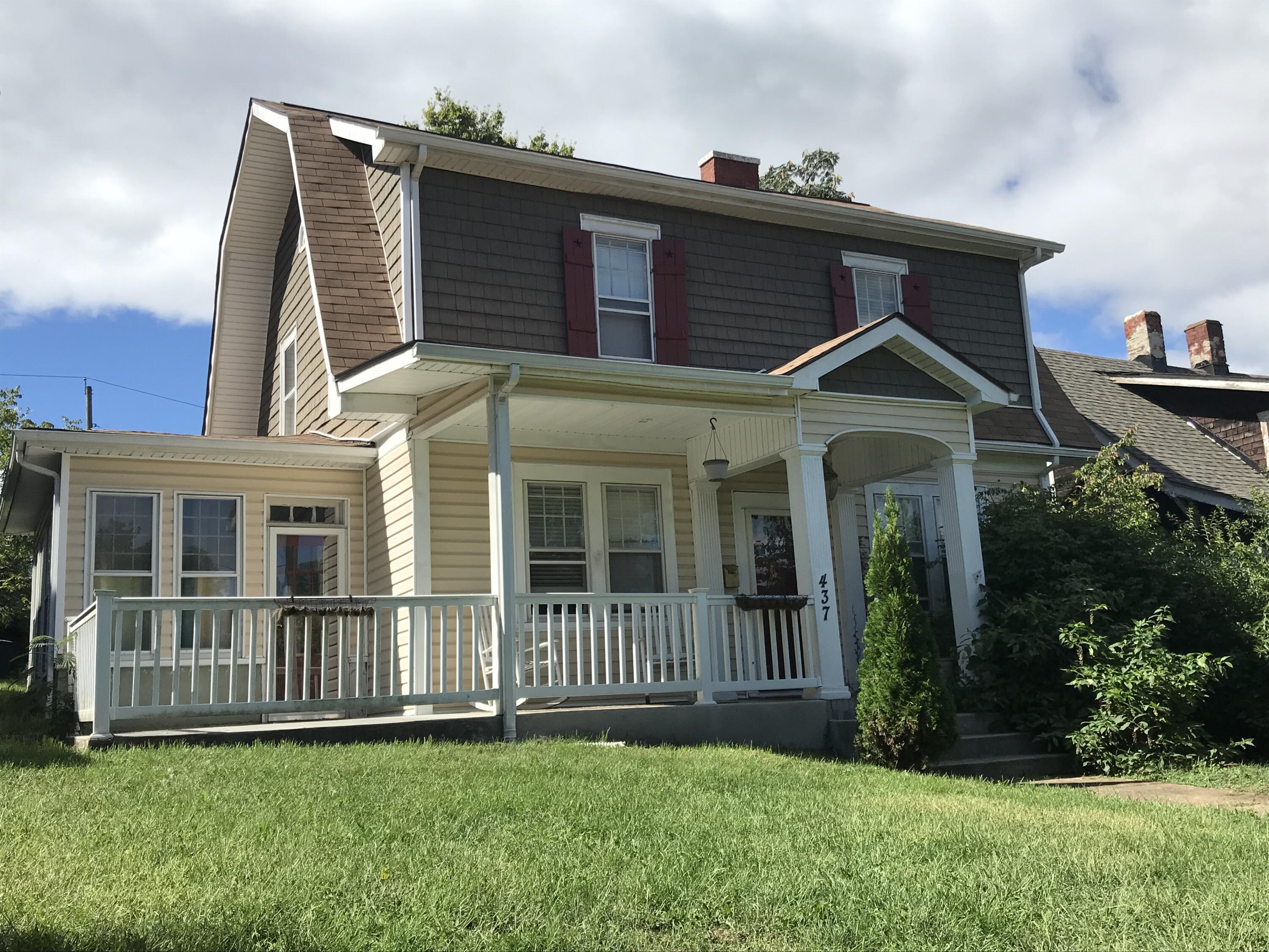 437 Riverland Road Southeast Roanoke, VA 24014 - Photo 1 of 1 a front view of a house with yard