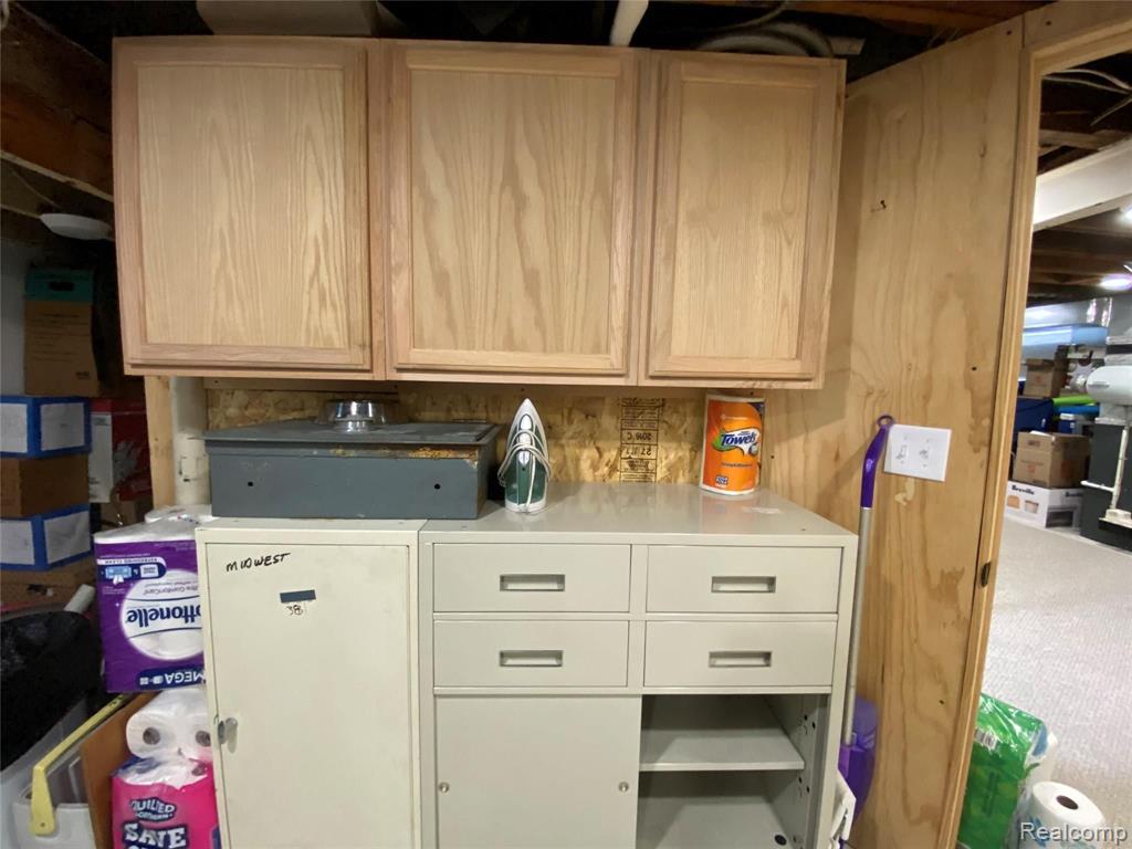 8025 Pelham Road Allen Park, MI 48101 - Photo 20 of 34