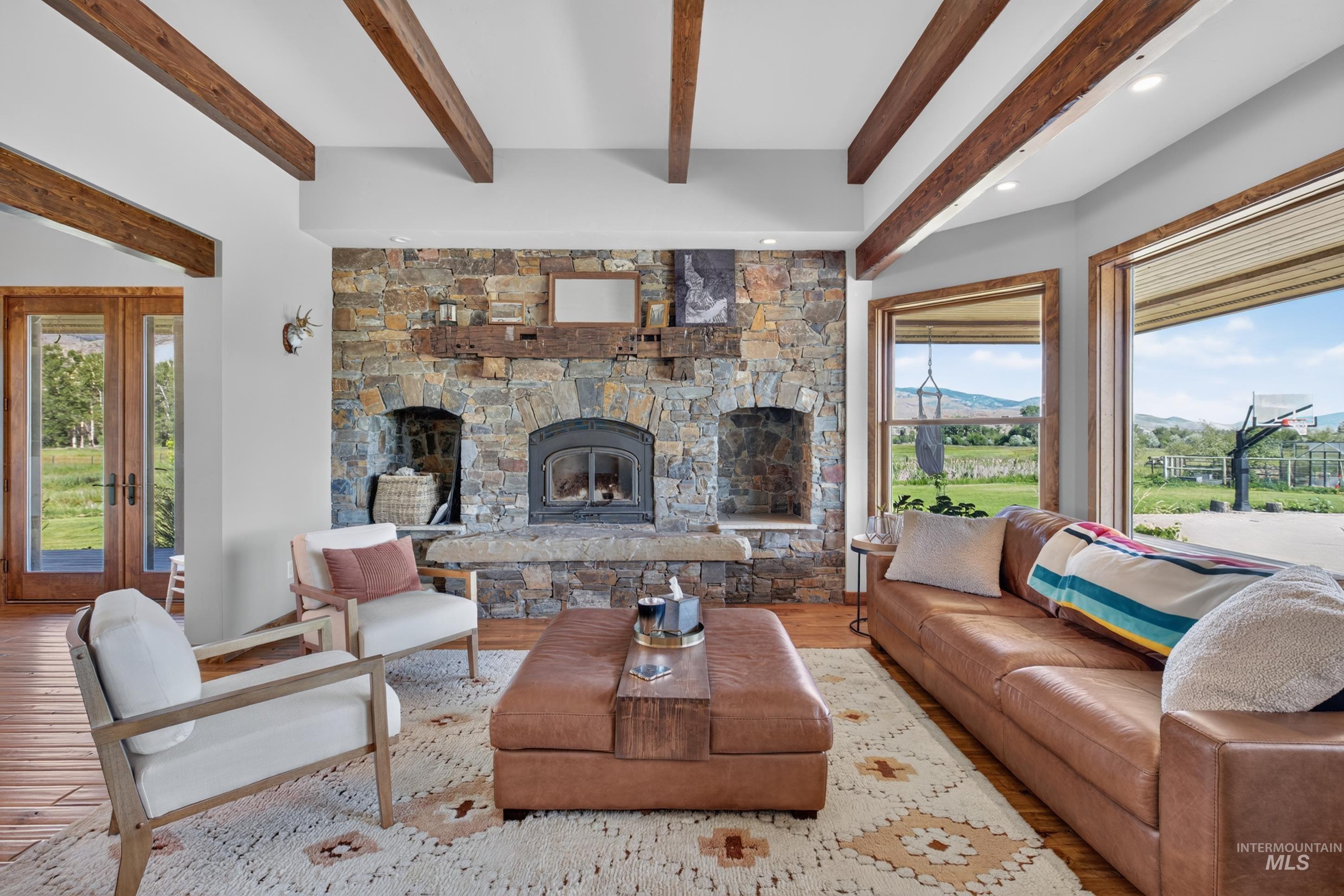 63 Mountain View Road Salmon, ID 83467 - Photo 12 of 50 Living room