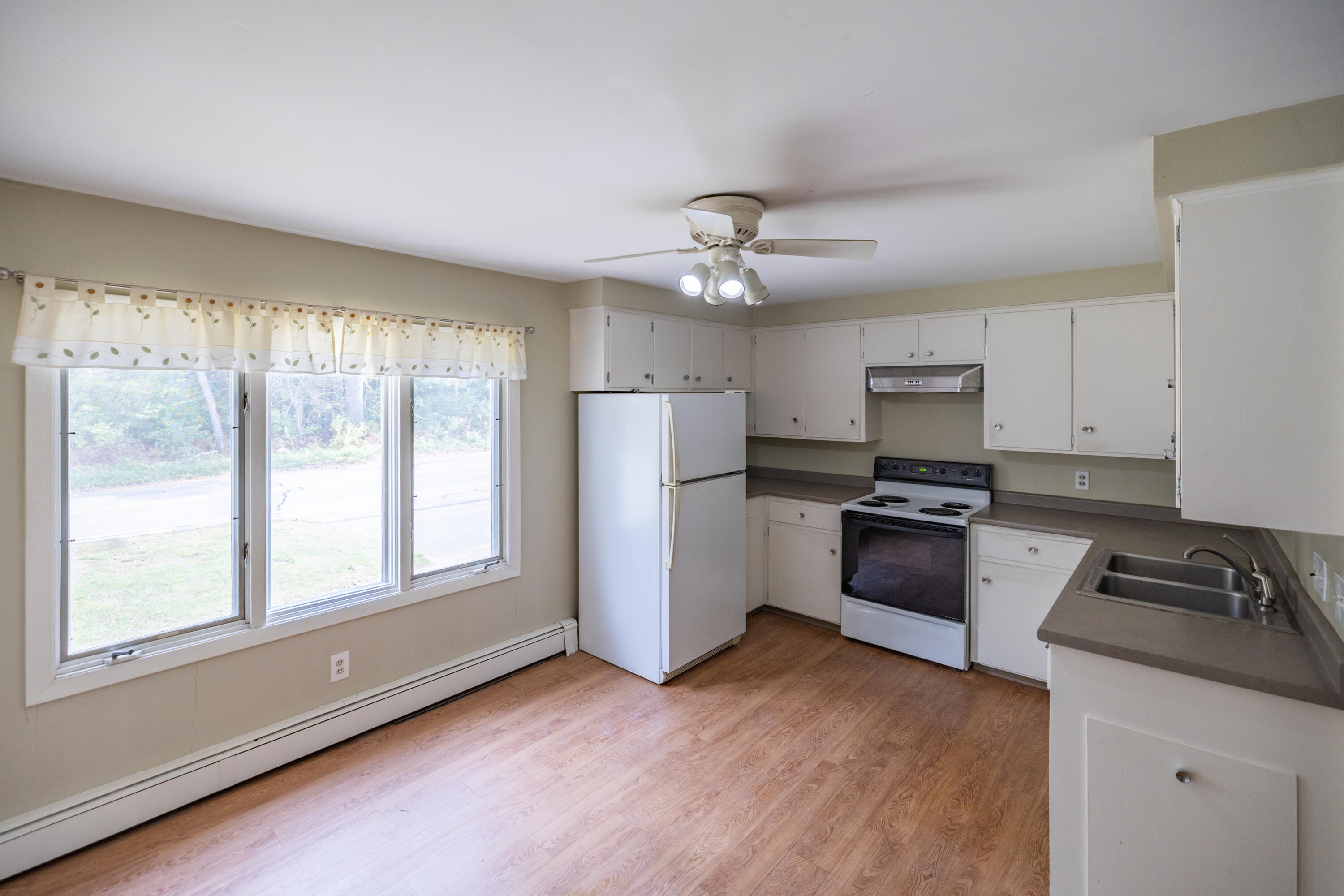 142 Hogan Road Lewiston, ME 04240 - Photo 6 of 36 Kitchen