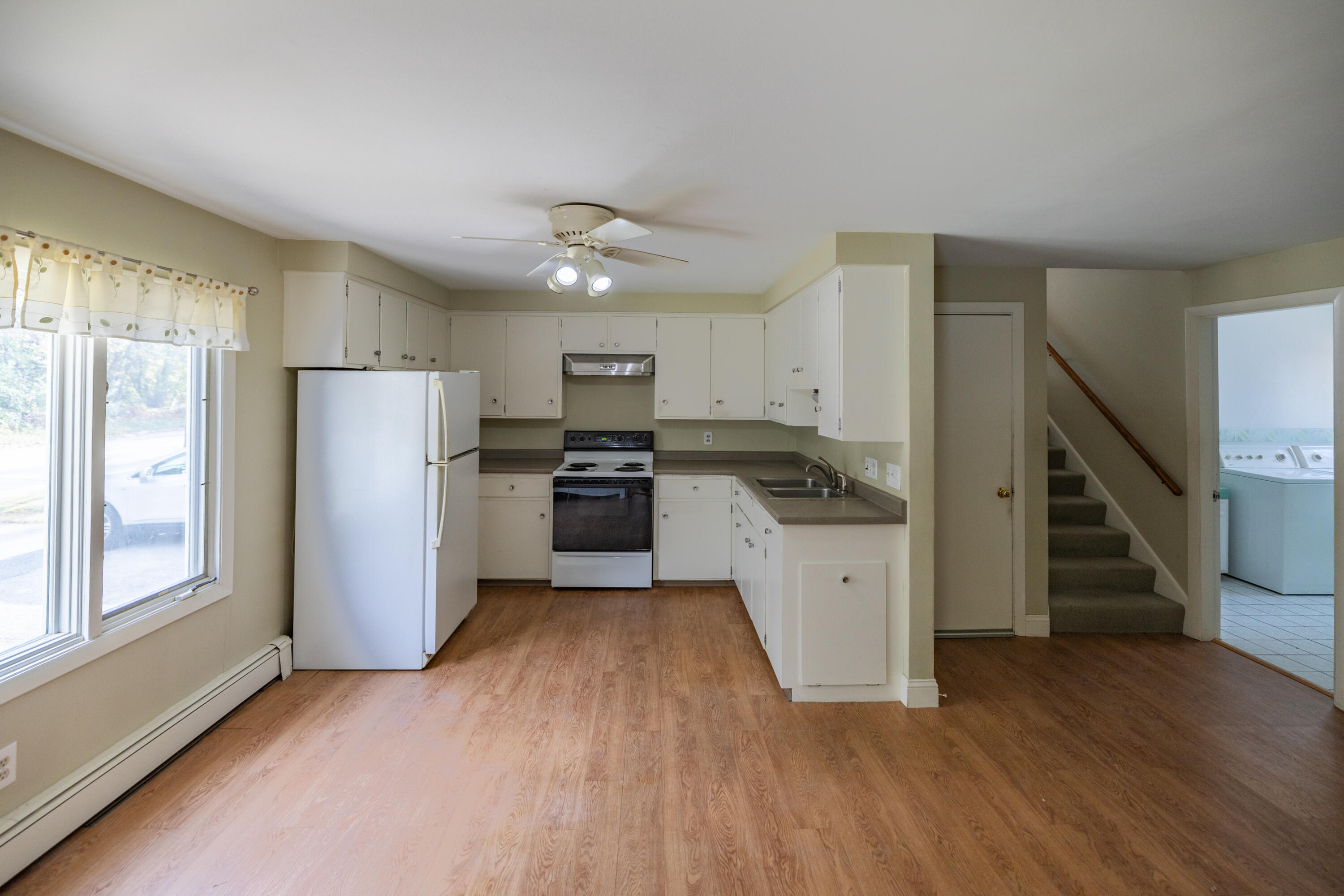 142 Hogan Road Lewiston, ME 04240 - Photo 8 of 36 Dining Area