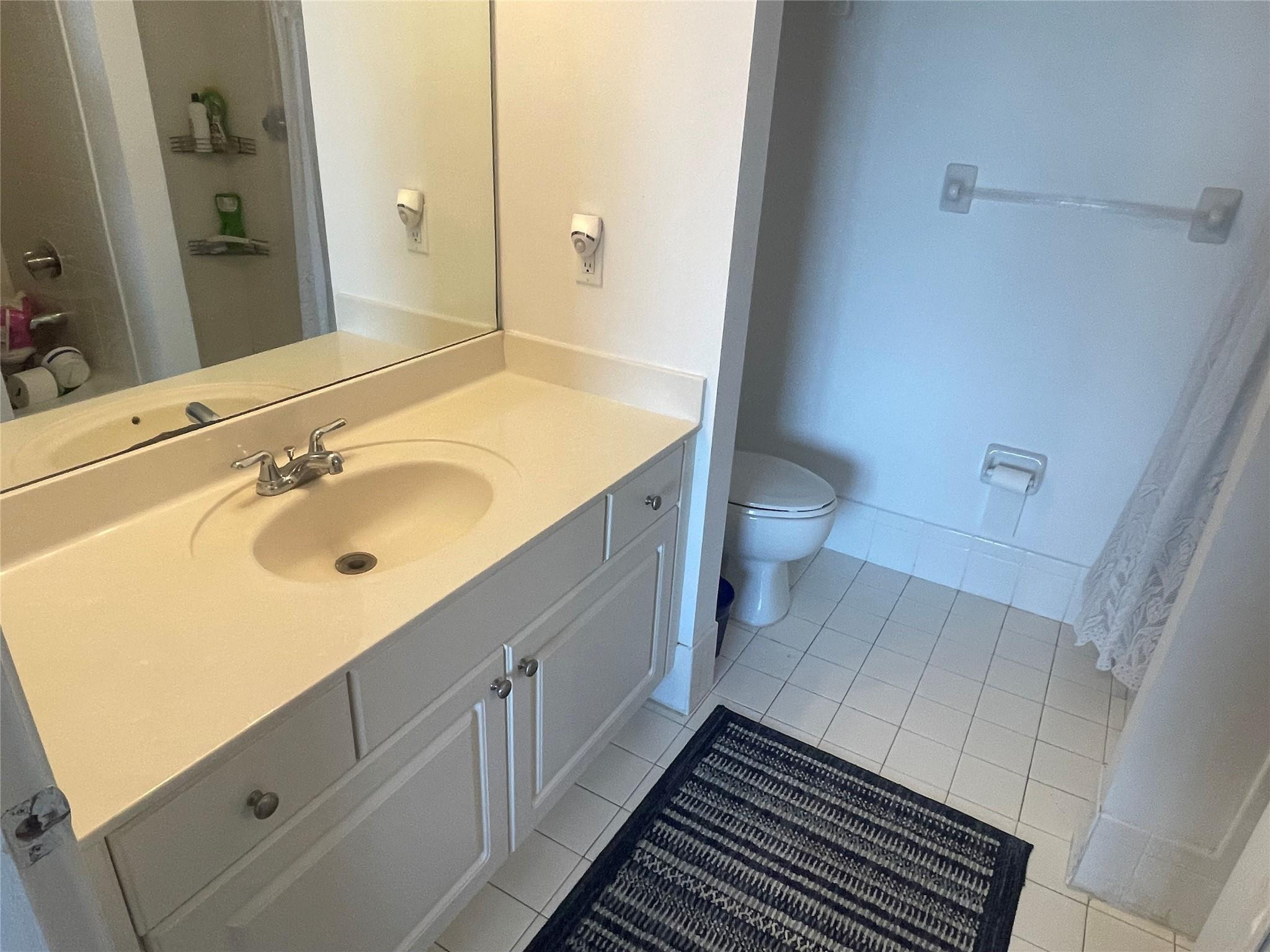 1627 Southwest 37th Avenue, Unit 701 Miami, FL 33145 - Photo 15 of 19 ORIGINAL PRIMAIRY BATH