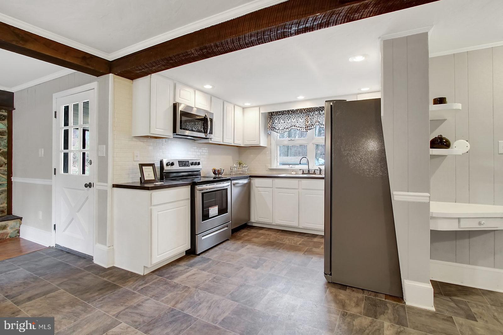 3715 Ridgewood Road York, PA 17406 - Photo 6 of 35 Gallery Image 6