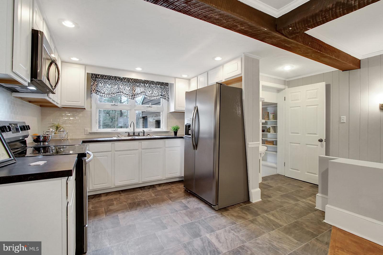 3715 Ridgewood Road York, PA 17406 - Photo 7 of 35 Gallery Image 7