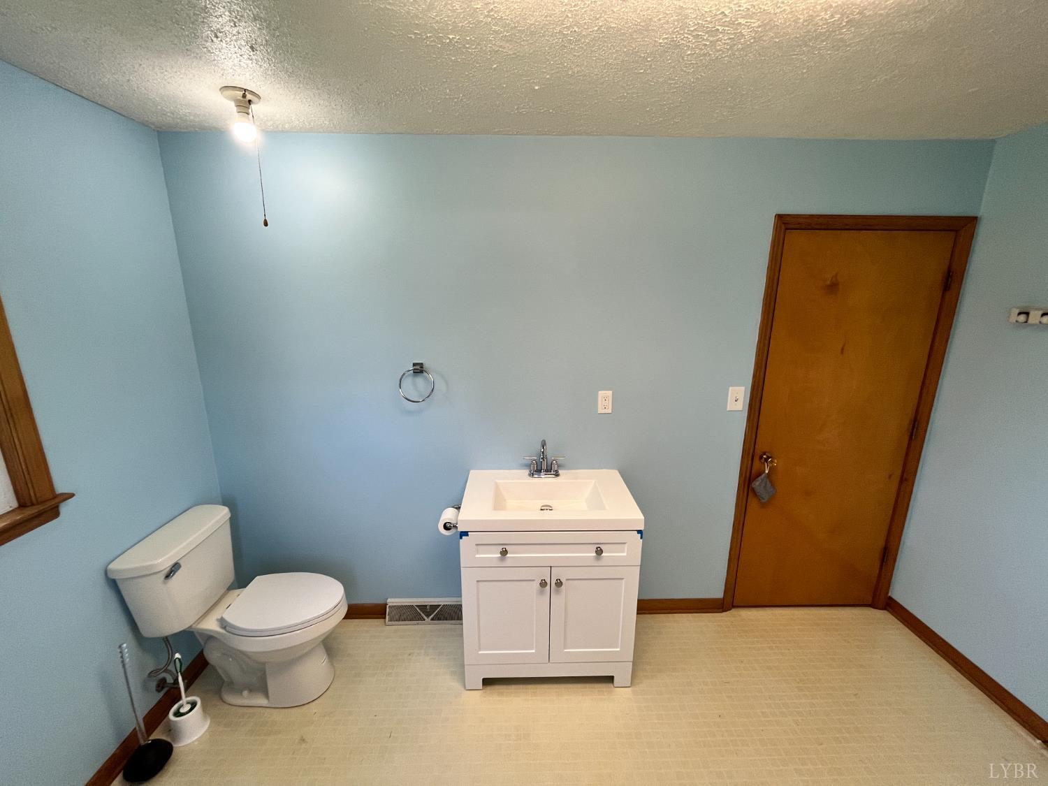 73 High View Place Lynchburg, VA 24502 - Photo 5 of 25 a bathroom with a sink a toilet and mirror