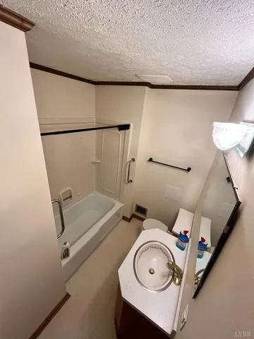 $1,400 | 73 High View Place, Lynchburg, VA 24502