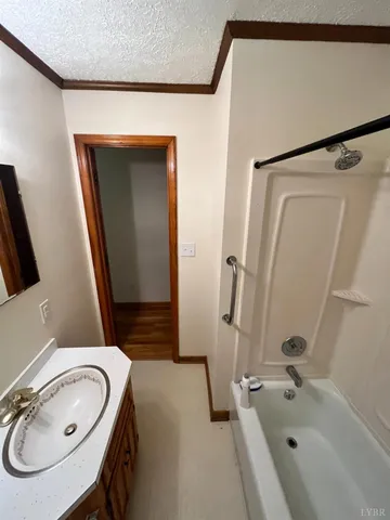 $1,400 | 73 High View Place, Lynchburg, VA 24502