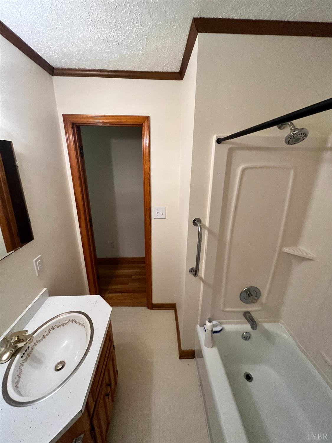 73 High View Place Lynchburg, VA 24502 - Photo 9 of 25 a bathroom with a sink a tub and a mirror