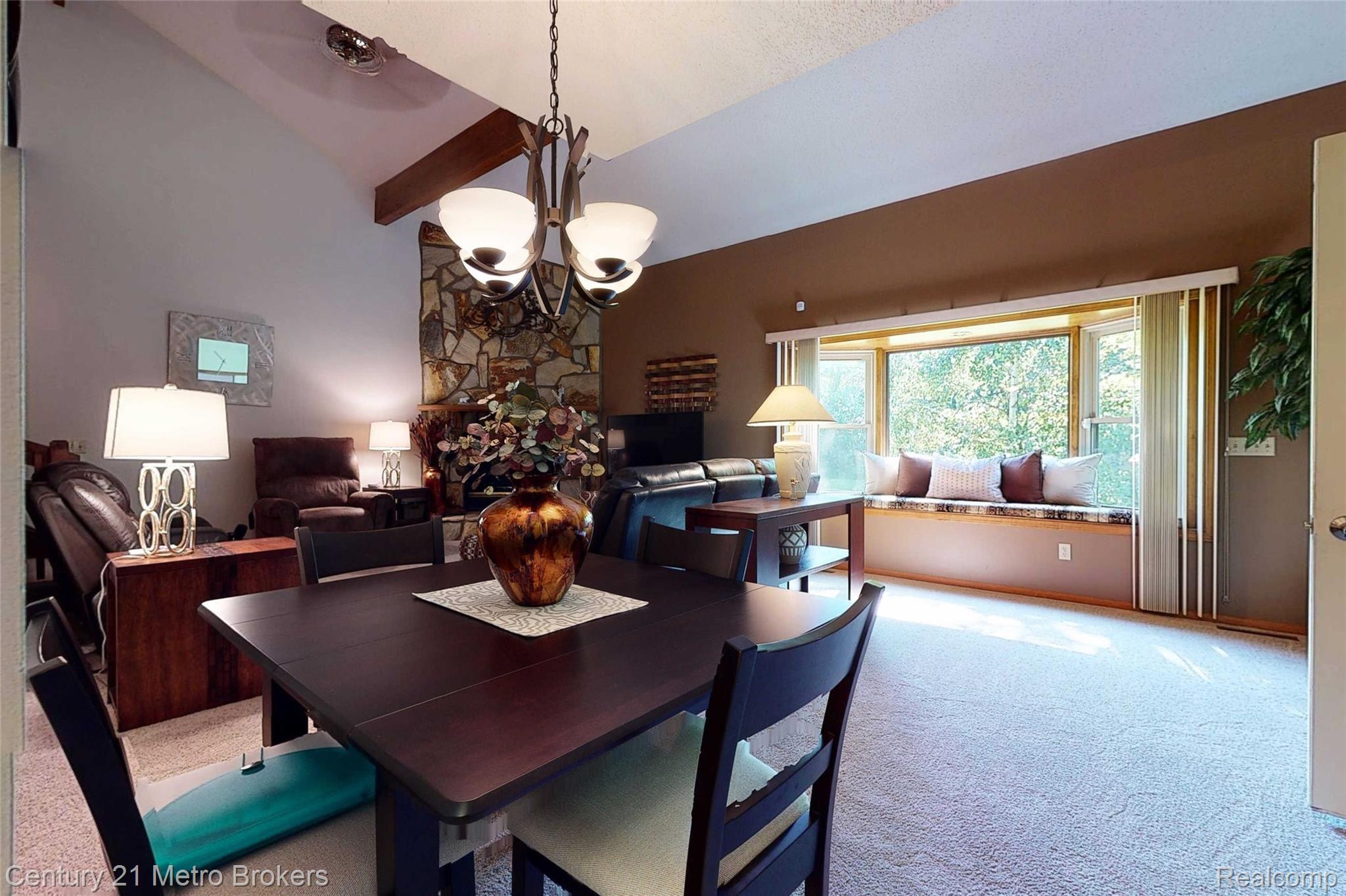 9341 Pettit Road Birch Run, MI 48415 - Photo 14 of 76 9341-Pettit-Rd-11 Living Room.jpg