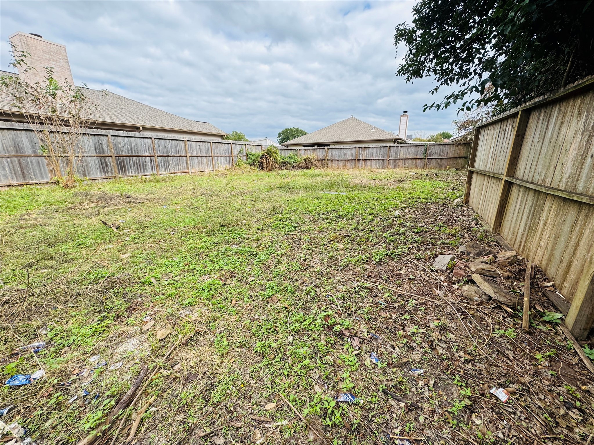 1533 Beaconshire Houston, TX 77077 - Photo 6 of 9 a backyard of a house with lots of green space and wooden fence