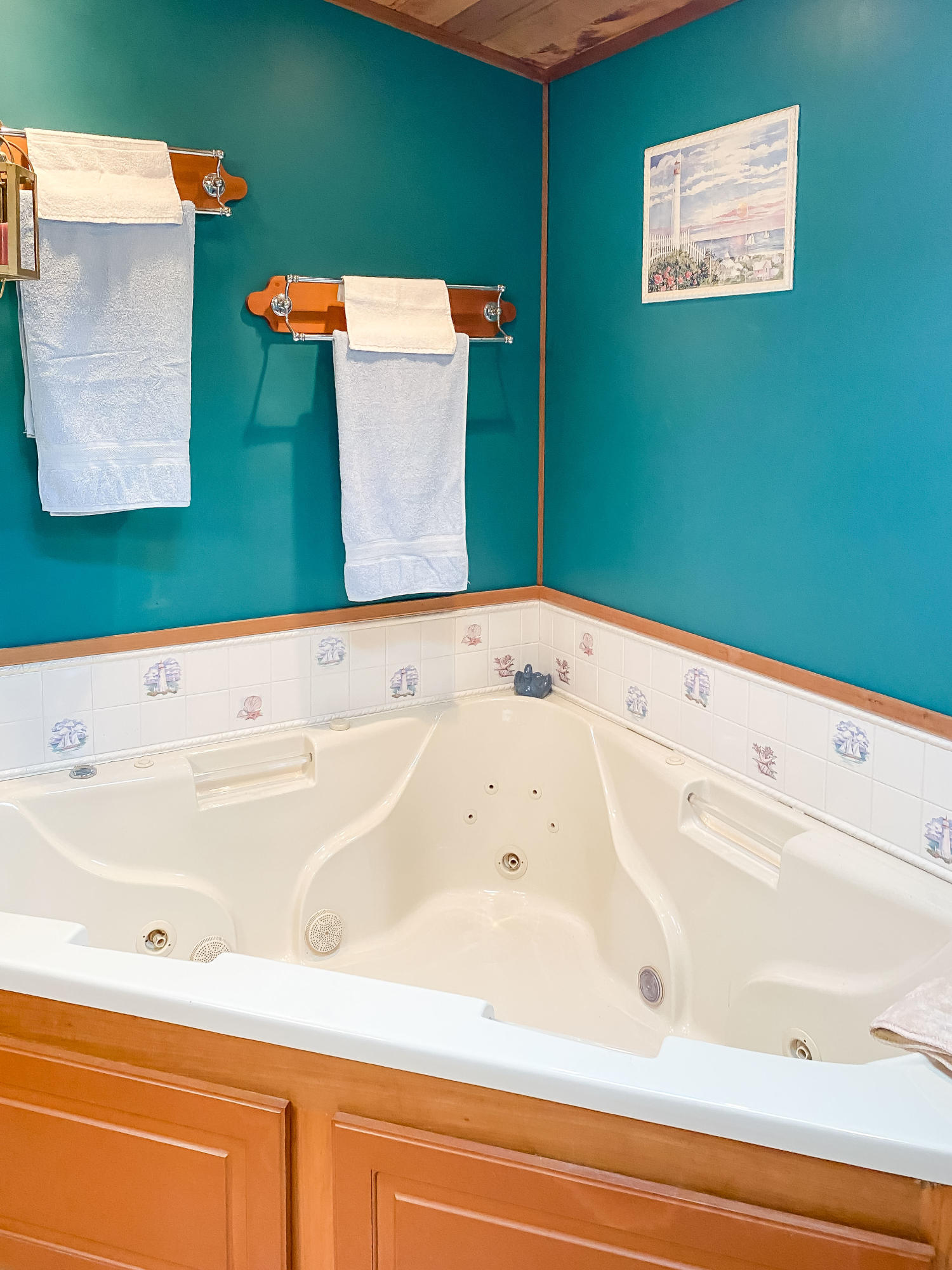 166 Katama Road Edgartown, MA 02539 - Photo 22 of 42 a bathroom with a bathtub and a sink