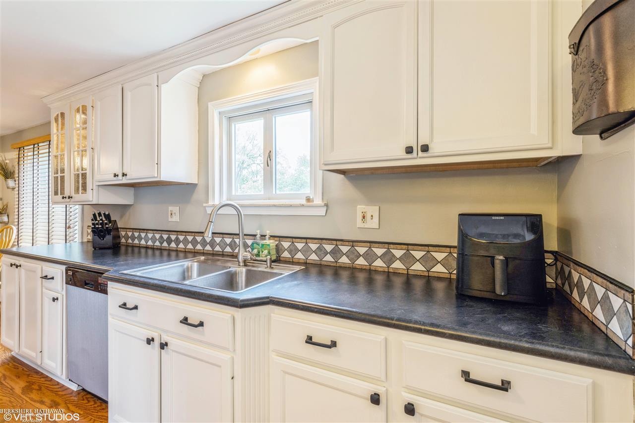 2908 Frankson Avenue Rochester, MI 48307 - Photo 10 of 25 50076588-9.JPG