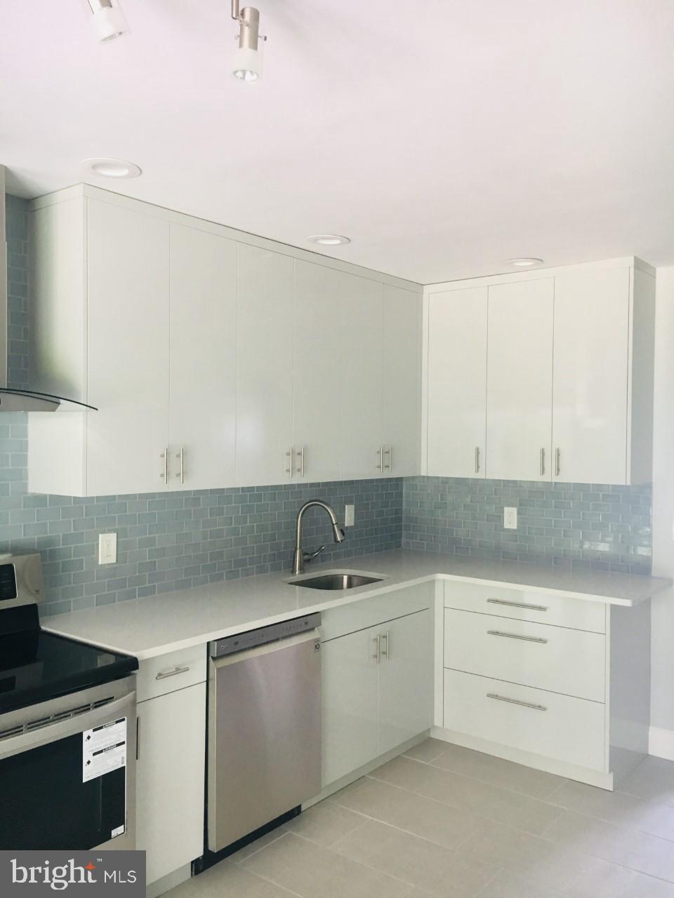 709 Klockner Road Trenton, NJ 08619 - Photo 5 of 19