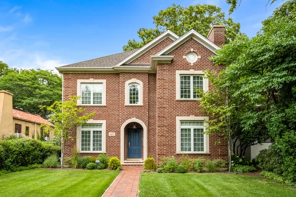 $2,250,000 | 1420 Isabella Street, Wilmette, IL 60091