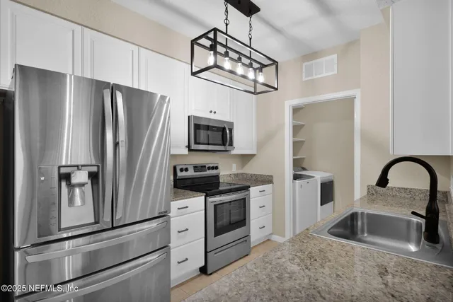 $160,000 | 8539 Gate Parkway West, Unit 624, Jacksonville, FL 32216