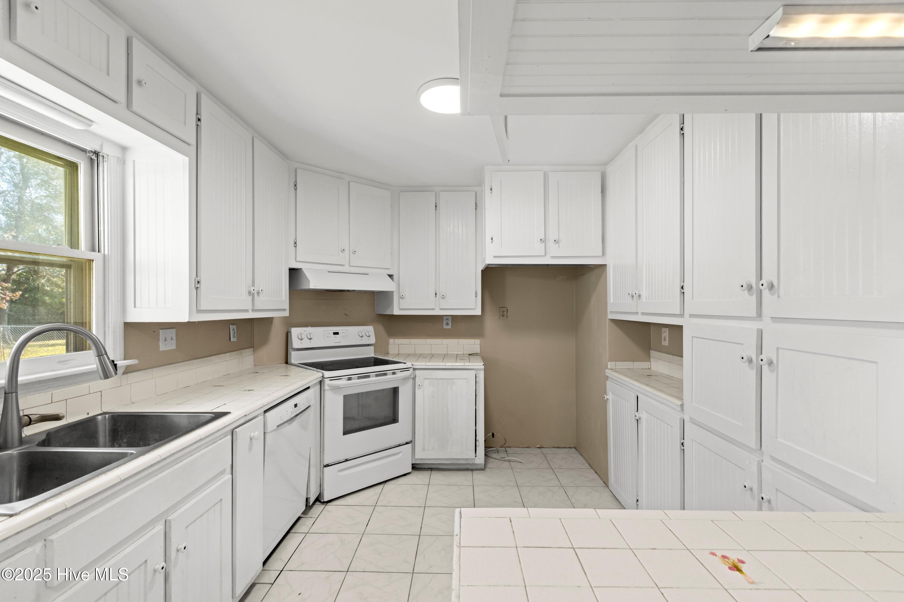 114 Cardinal Road Jacksonville, NC 28546 - Photo 11 of 25 425A4883