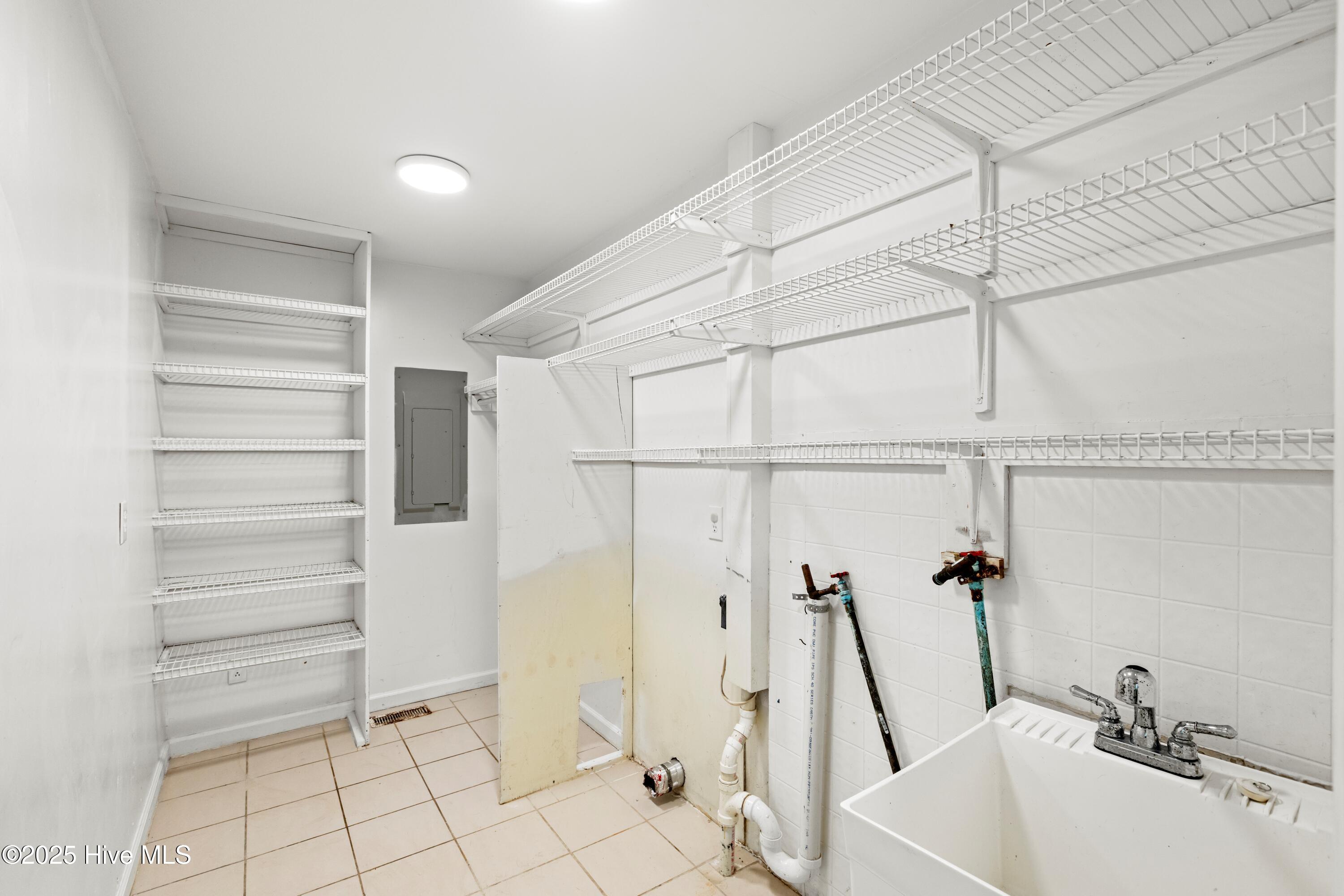 114 Cardinal Road Jacksonville, NC 28546 - Photo 13 of 25 Laundry Room