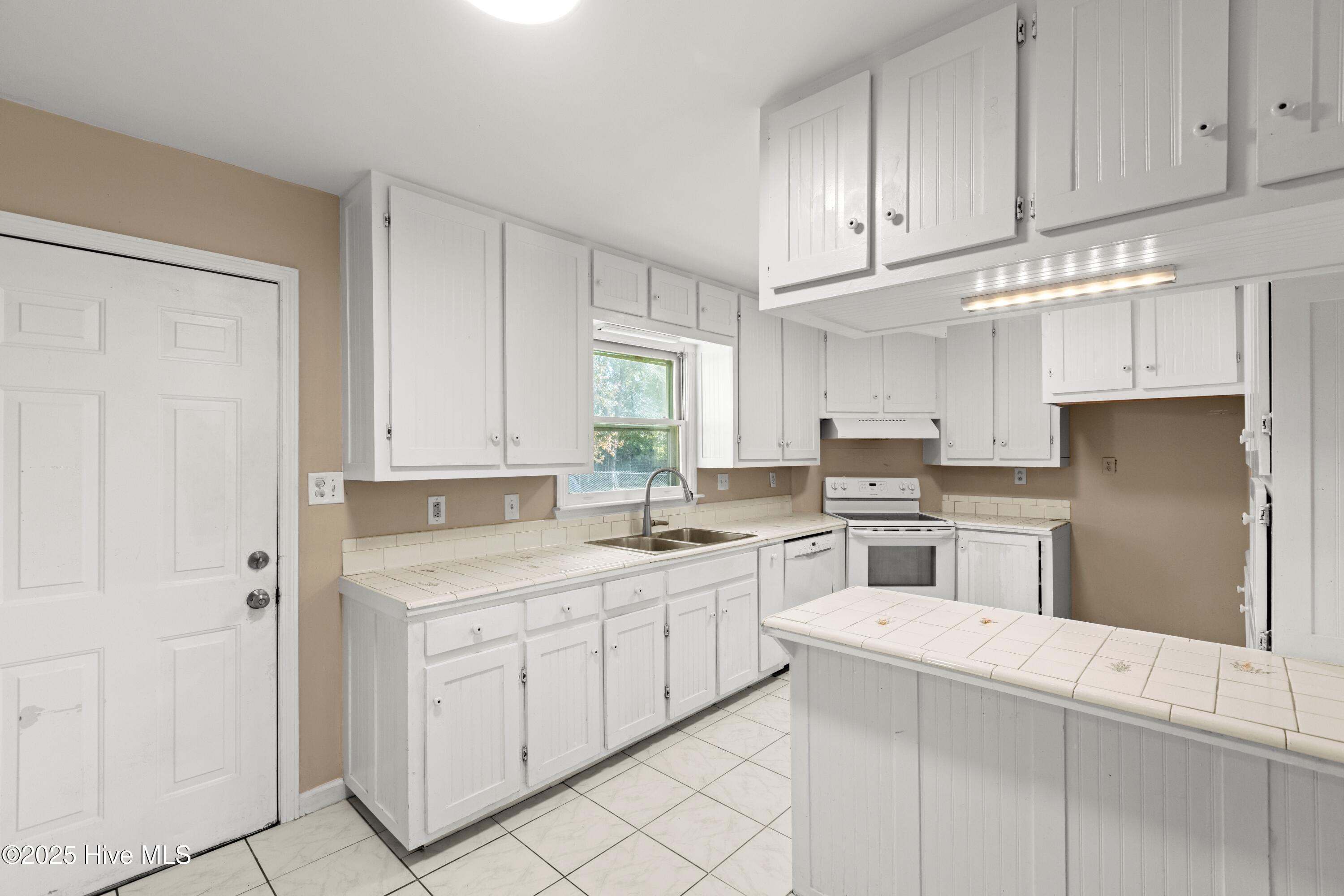 114 Cardinal Road Jacksonville, NC 28546 - Photo 10 of 25 425A4877