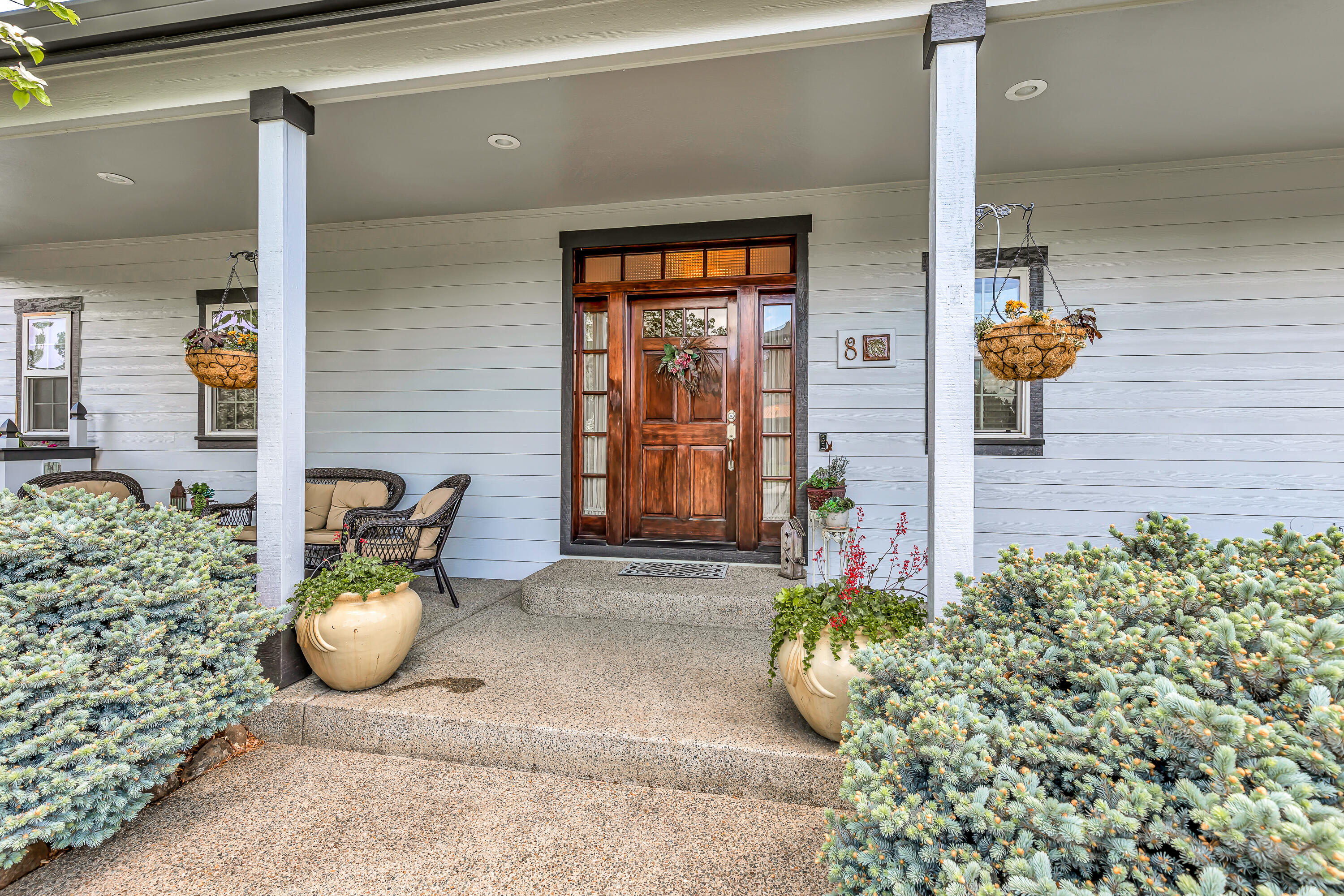 8 Falling Leaf Lane Eagle Point, OR 97524 - Photo 13 of 73 Front door