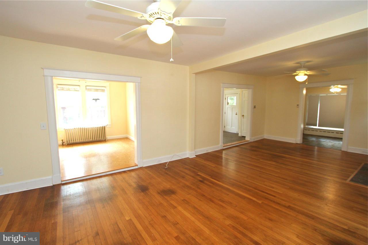 2212 Arden Road Baltimore, MD 21209 - Photo 3 of 16 Living Room