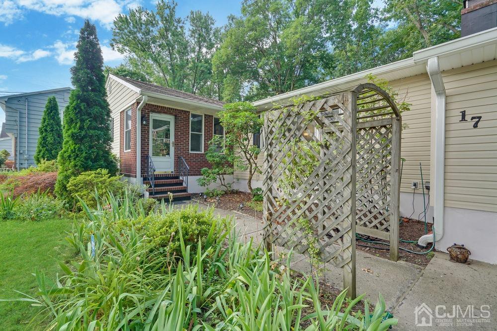 17 Dutch Road East Brunswick, NJ 08816 - Photo 3 of 25 Gallery Image 3