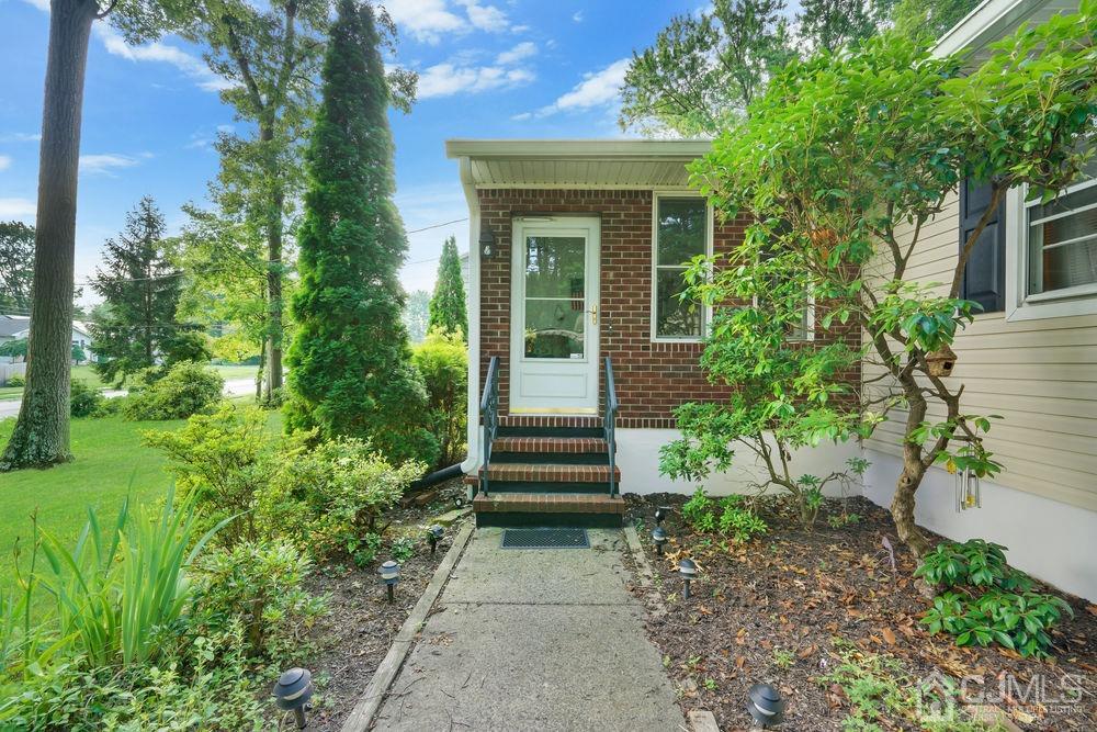 17 Dutch Road East Brunswick, NJ 08816 - Photo 4 of 25 Gallery Image 4