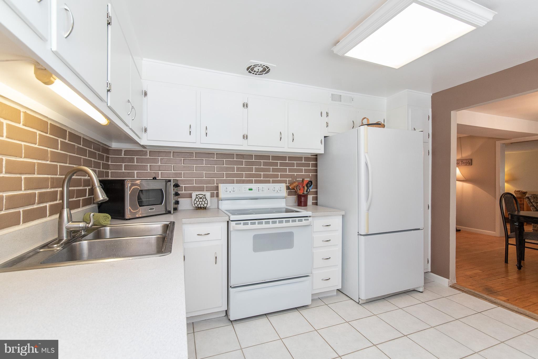 2112 Creek Road Baltimore, MD 21219 - Photo 12 of 30 Kitchen