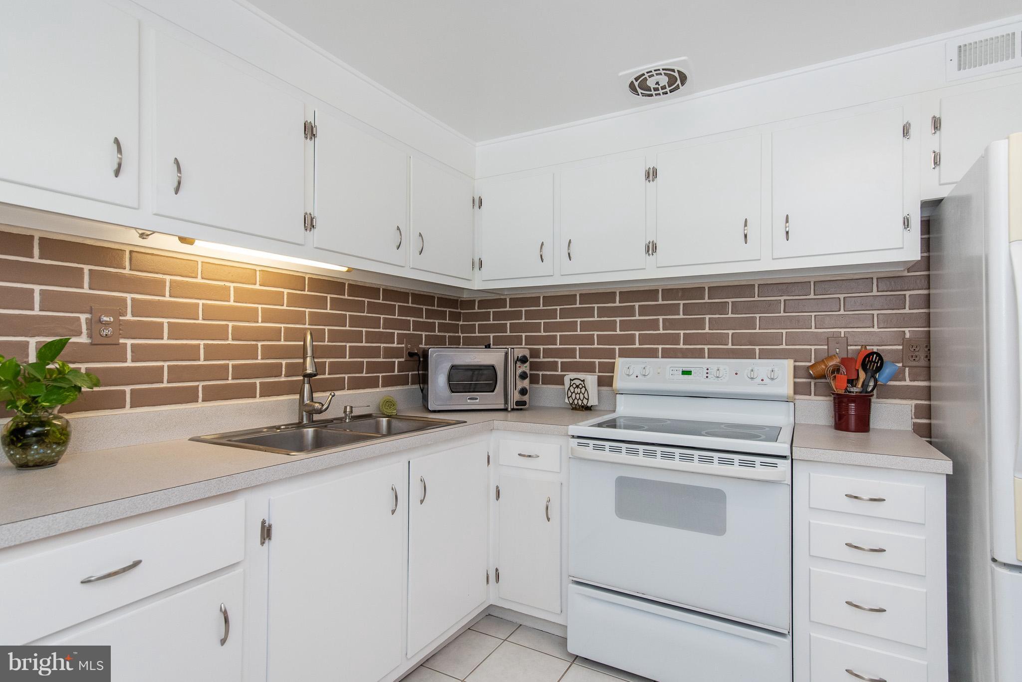 2112 Creek Road Baltimore, MD 21219 - Photo 13 of 30 Kitchen