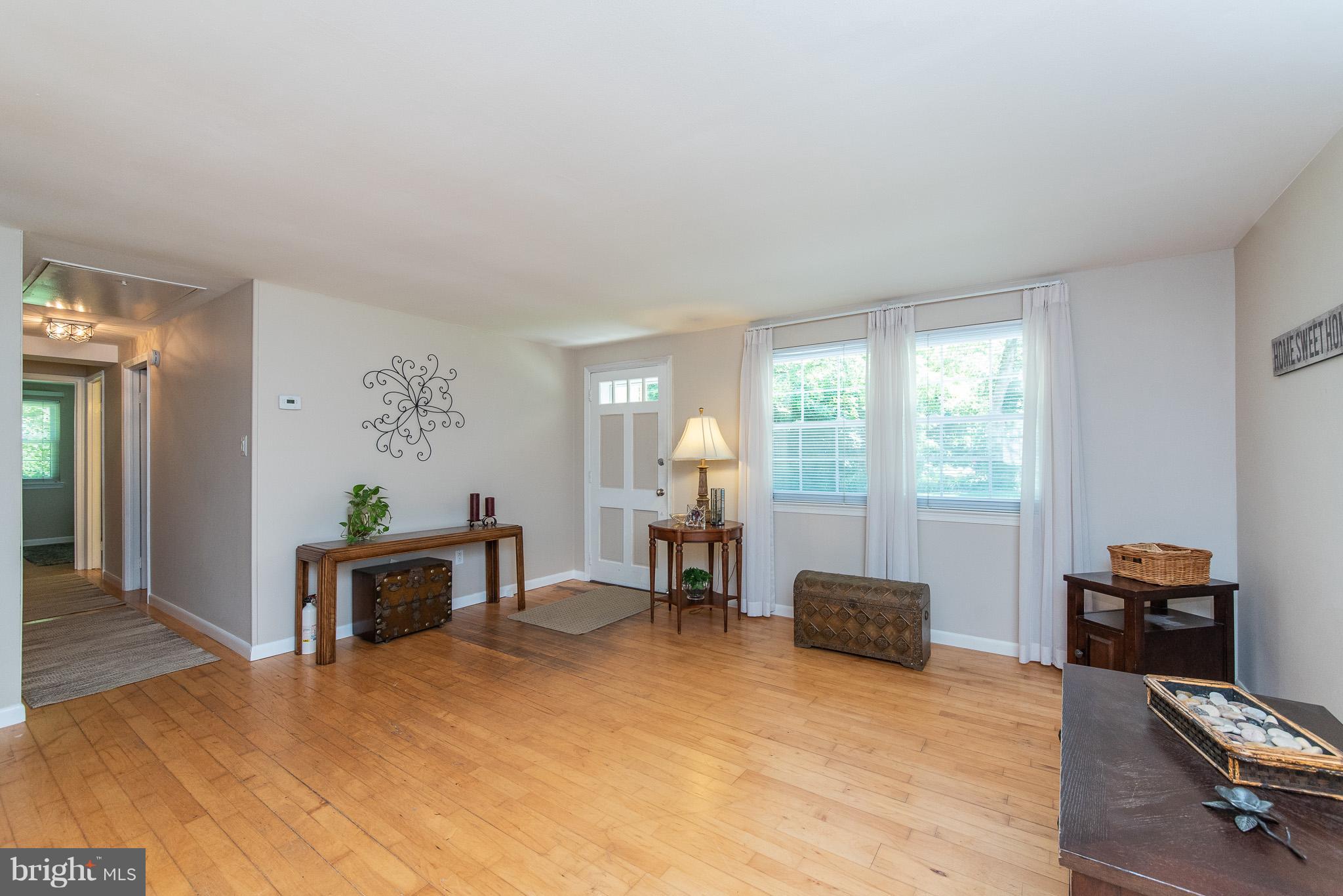 2112 Creek Road Baltimore, MD 21219 - Photo 3 of 30 lLiving Room