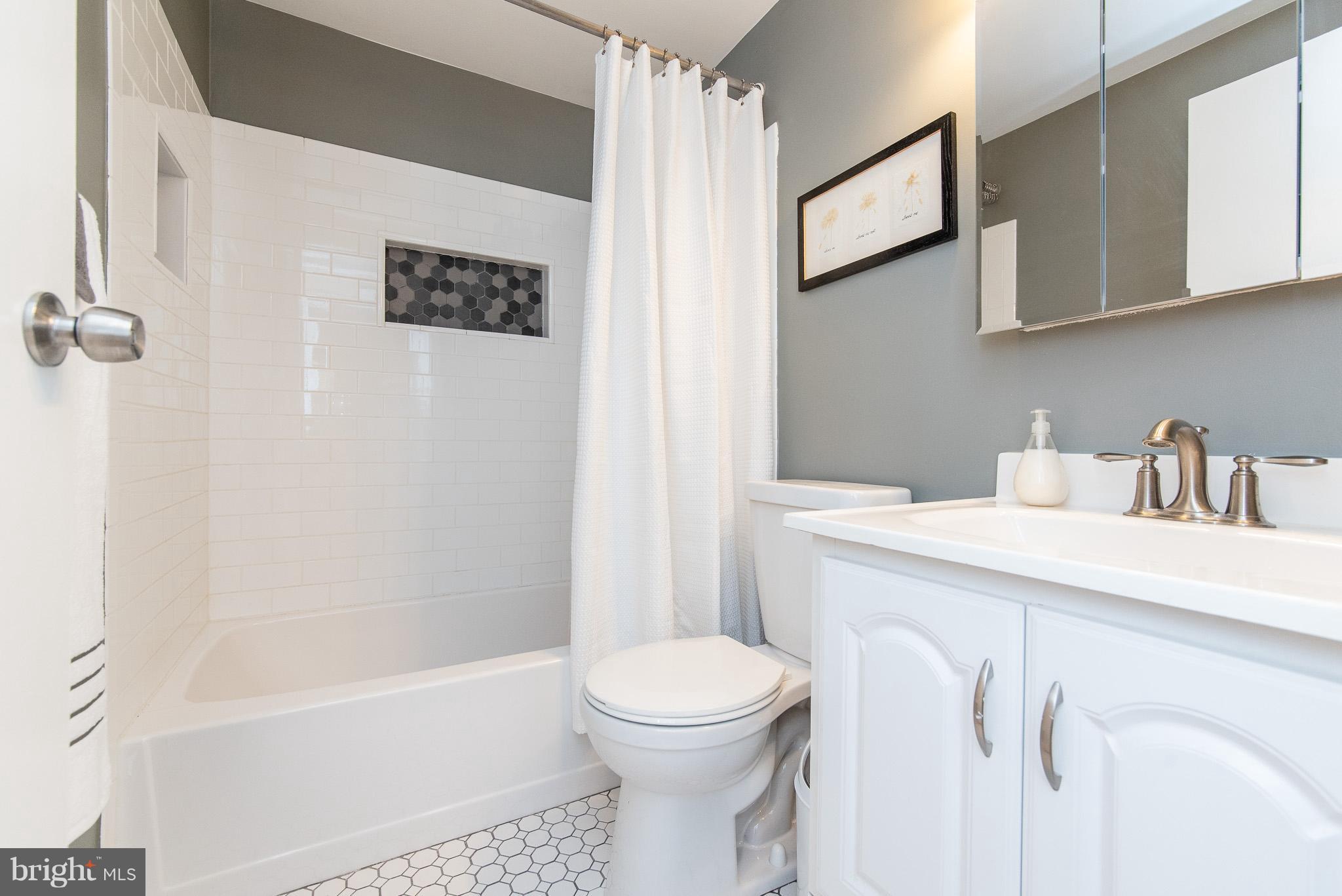 2112 Creek Road Baltimore, MD 21219 - Photo 22 of 30 Bath