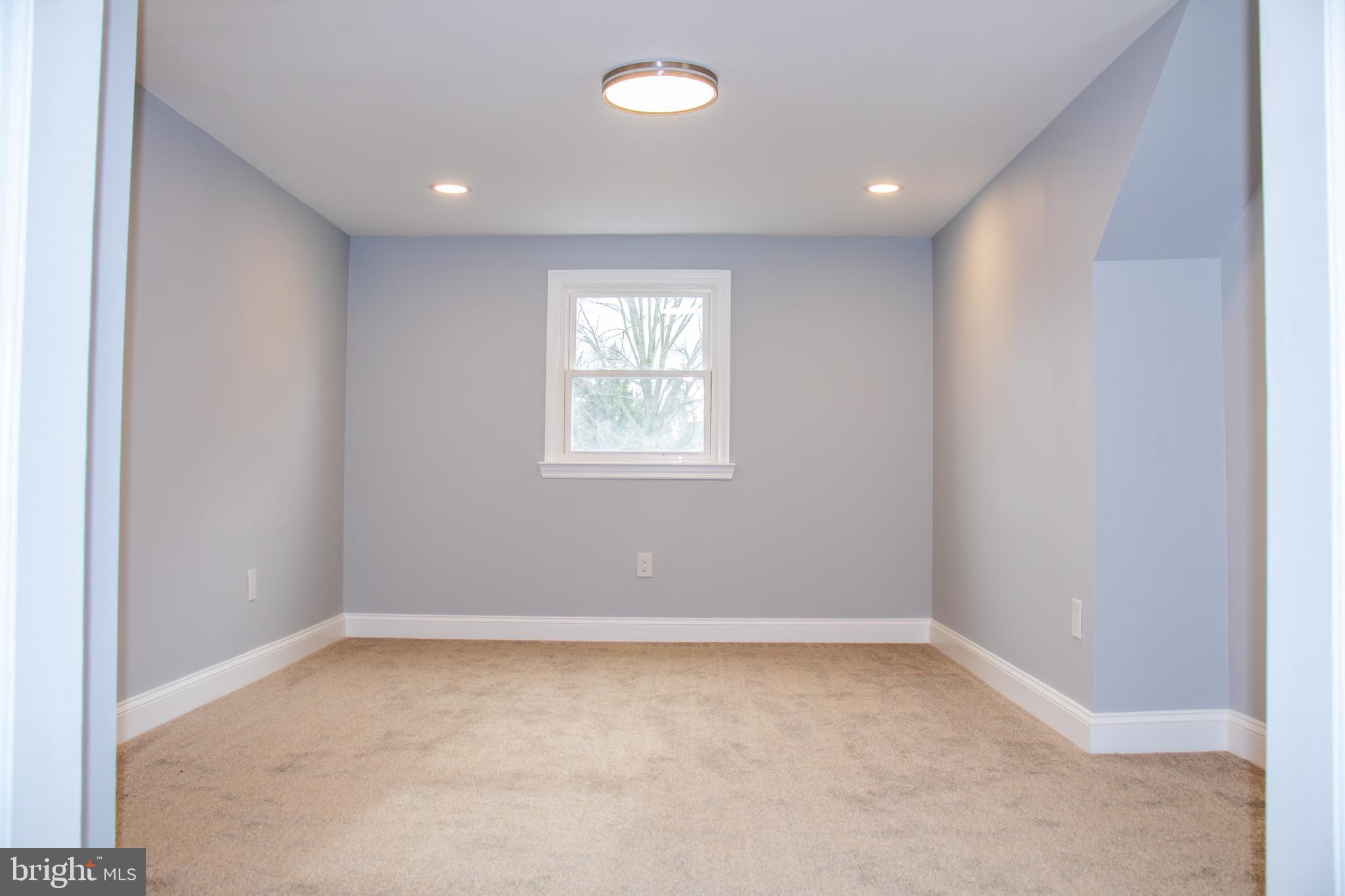 952 Columbus Road Burlington, NJ 08016 - Photo 31 of 36 2nd Floor Bedroom #2