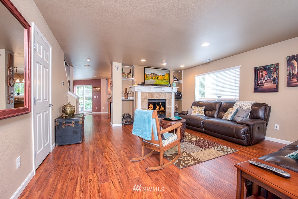 14515 Southeast 154th Street Renton, WA 98058 - Photo 4 of 25 Gallery Image 4