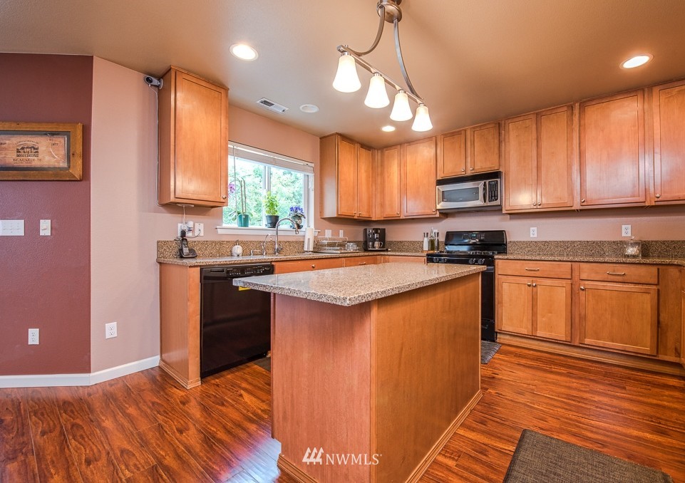 14515 Southeast 154th Street Renton, WA 98058 - Photo 6 of 25 Gallery Image 6