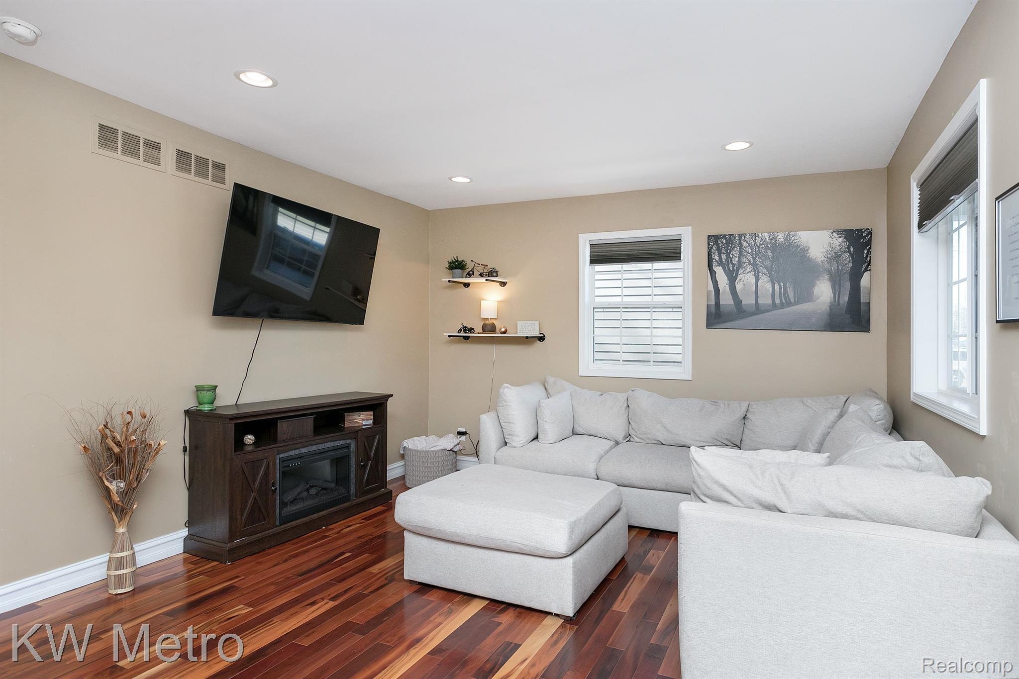 8390 Clinton River Road Sterling Heights, MI 48314 - Photo 4 of 42 Gallery Image 4