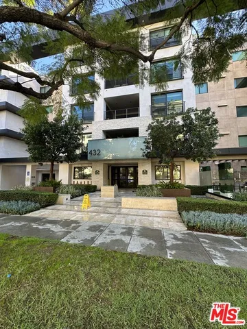 $14,000 | 432 North Oakhurst Drive, Unit 402, Beverly Hills, CA 90210