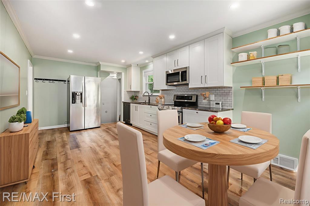 1070 Hampton Road Grosse Pointe Woods, MI 48236 - Photo 6 of 22