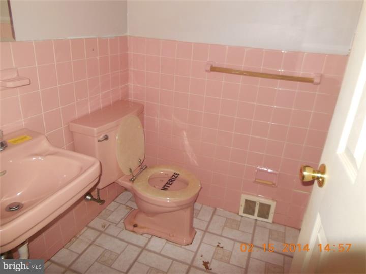 1122 Bloomdale Road Philadelphia, PA 19115 - Photo 5 of 25