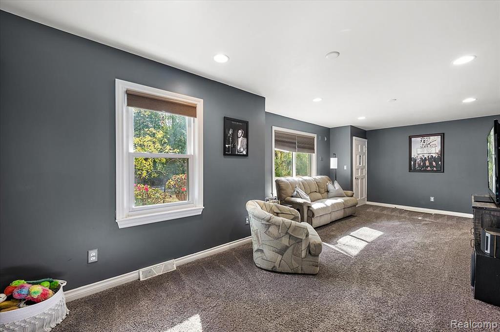 2262 Hammerslea Road Lake Orion, MI 48359 - Photo 17 of 47 Gallery Image 17