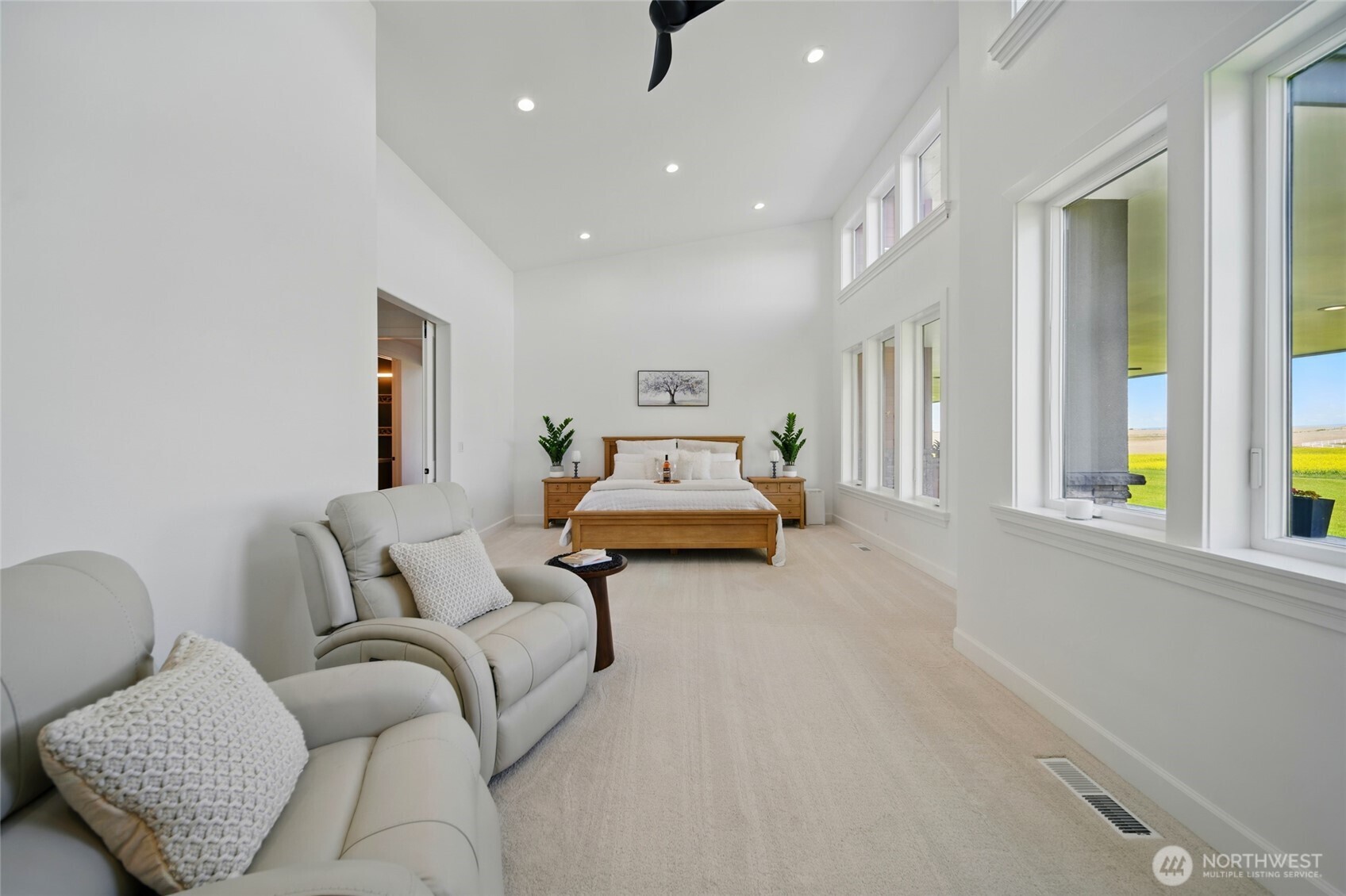 126 Red Hawk Road Walla Walla, WA 99362 - Photo 21 of 40 a living room with furniture and a window