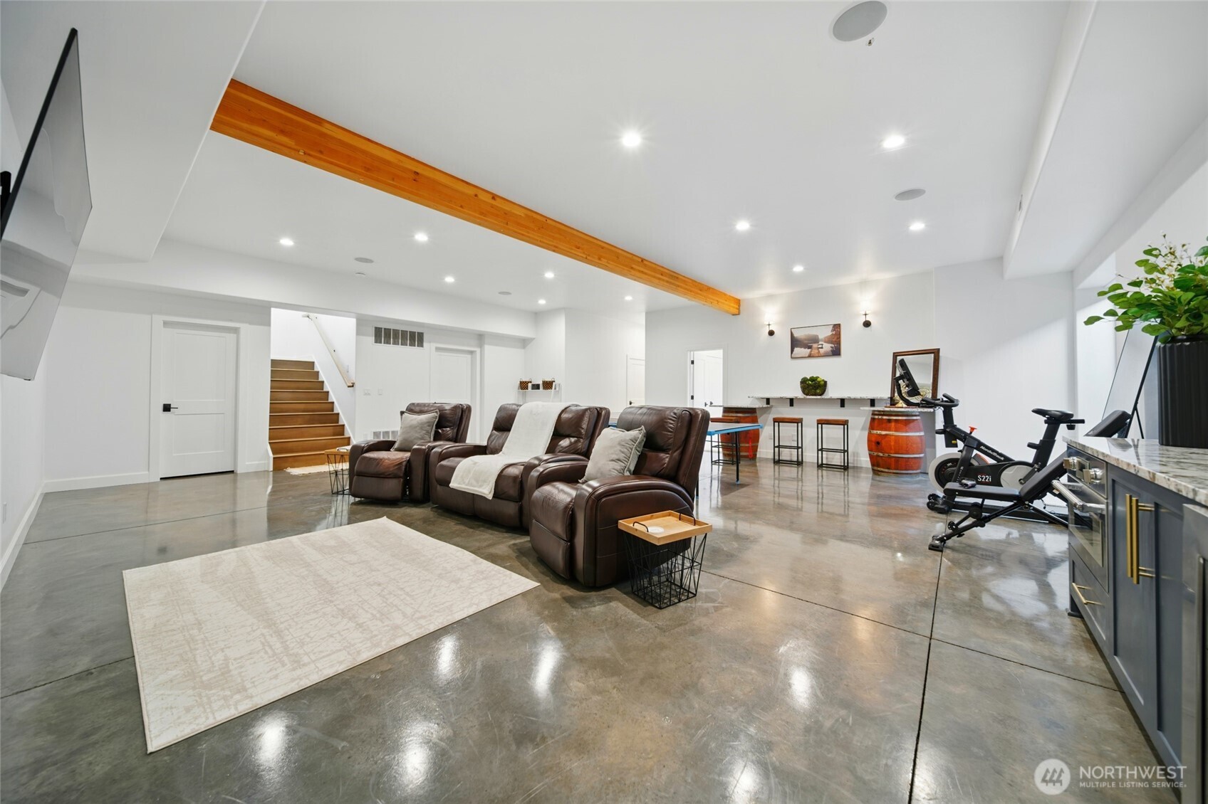 126 Red Hawk Road Walla Walla, WA 99362 - Photo 35 of 40 a living room with lots of furniture and a view of couch