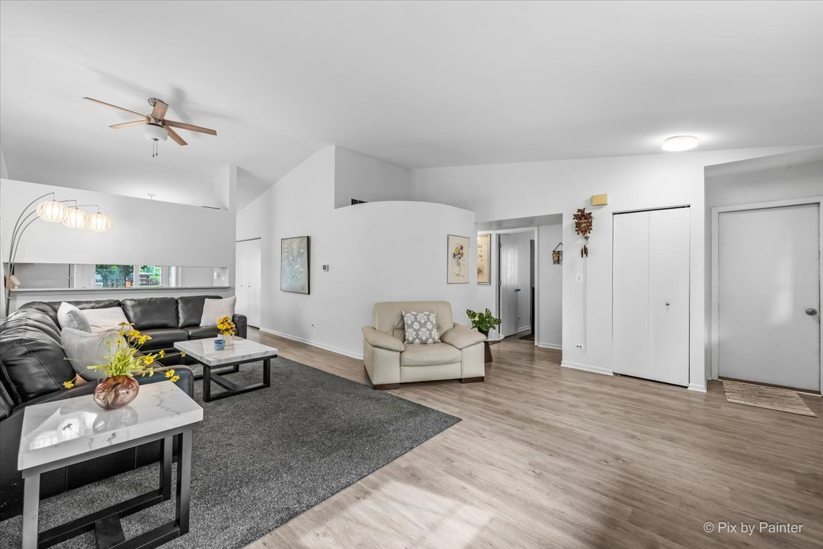 765 Thorndale Drive Elgin, IL 60120 - Photo 4 of 22
